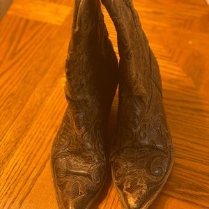 Women’s corral boots size 9